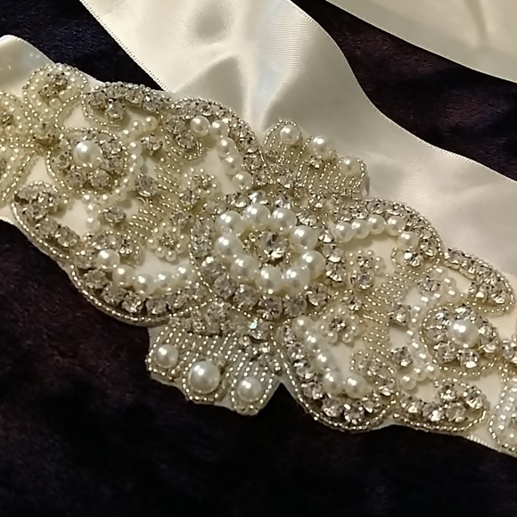 *sold*David's Bridal Pearl Rhinestone Wedding Belt - Picture 5 of 8